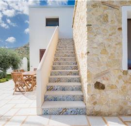 4 bedroom villa with infinity pool, Alcamo, sleeps 6-8